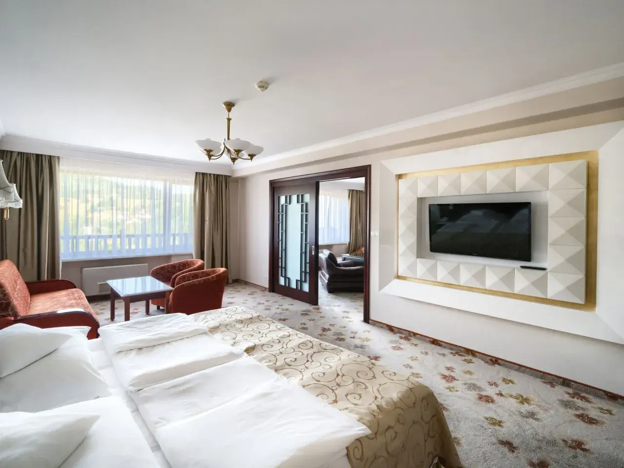 Ile kosztuje nocleg w hotelu Gołębiewski? Ceny, pokoje i ukryte opłaty