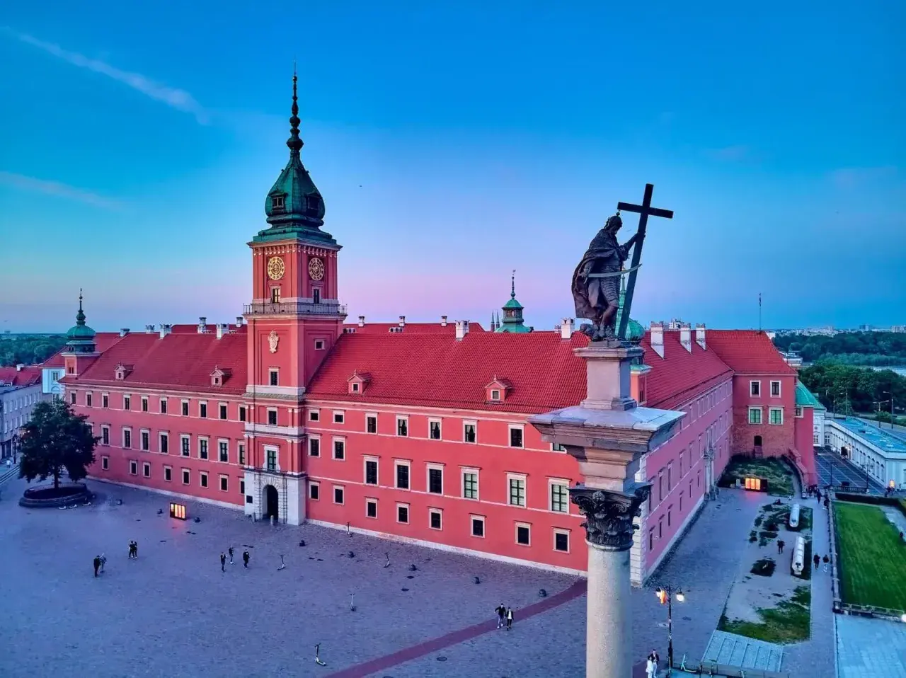Zamek Królewski i Kolumna Zygmunta – jedne z najfajniejszych miejsc w Warszawie, o zachodzie słońca.