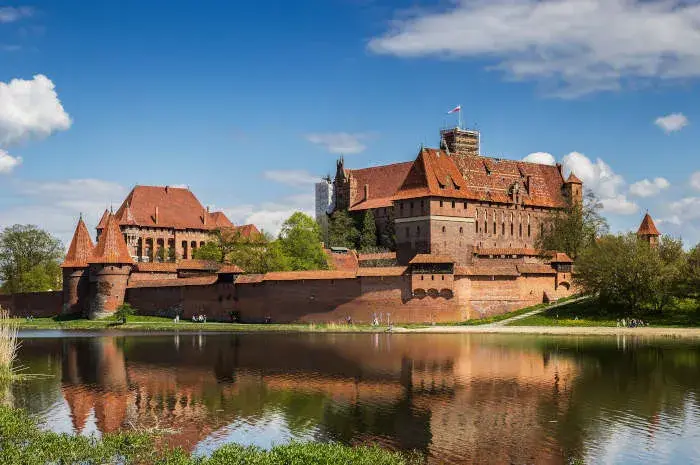 Cennik biletów do zamku w Malborku – poznaj ceny na każdą porę roku