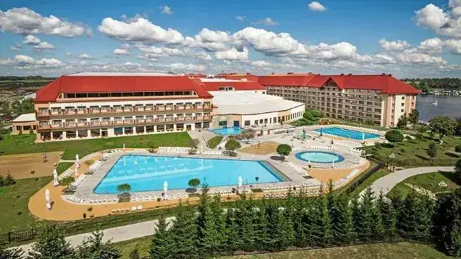 Zdjęcie Kto jest właścicielem hotelu Arłamów? Poznaj zaskakujące szczegóły