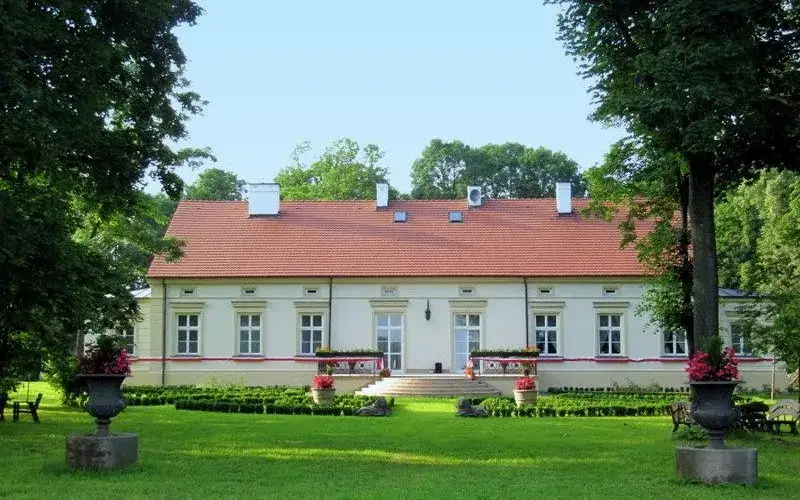 Zdjęcie Dworek w Gałkach: historia, renowacja i kultura w jednym miejscu
