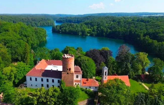 Zdjęcie Zamek Joannitów w Świdwinie - Fascynująca historia i atrakcje turystyczne