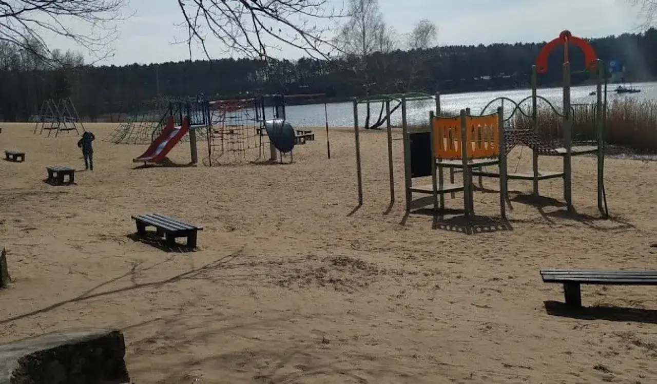 Zdjęcie Pole namiotowe Turawa Jezioro Średnie - idealne miejsce na biwak