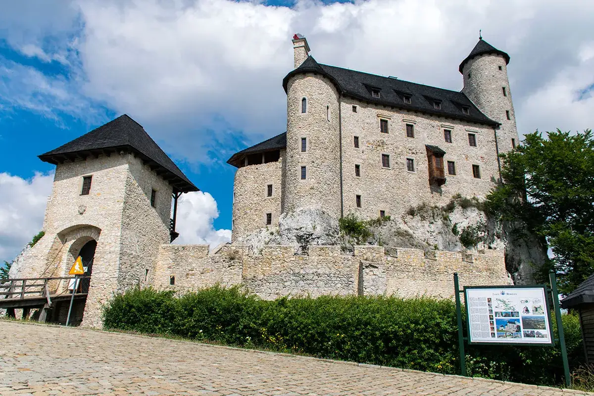 Zdjęcie Zamek w Bobolicach - historia, tajemnice i atrakcje turystyczne