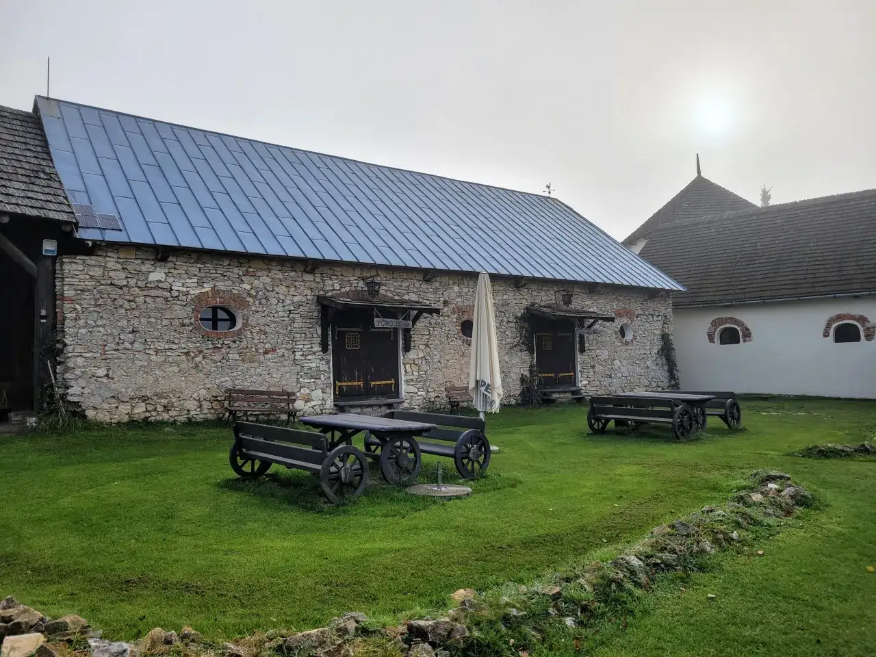 Zdjęcie Restauracja w zamku rycerskim w Sobkowie – wyjątkowe doznania kulinarne